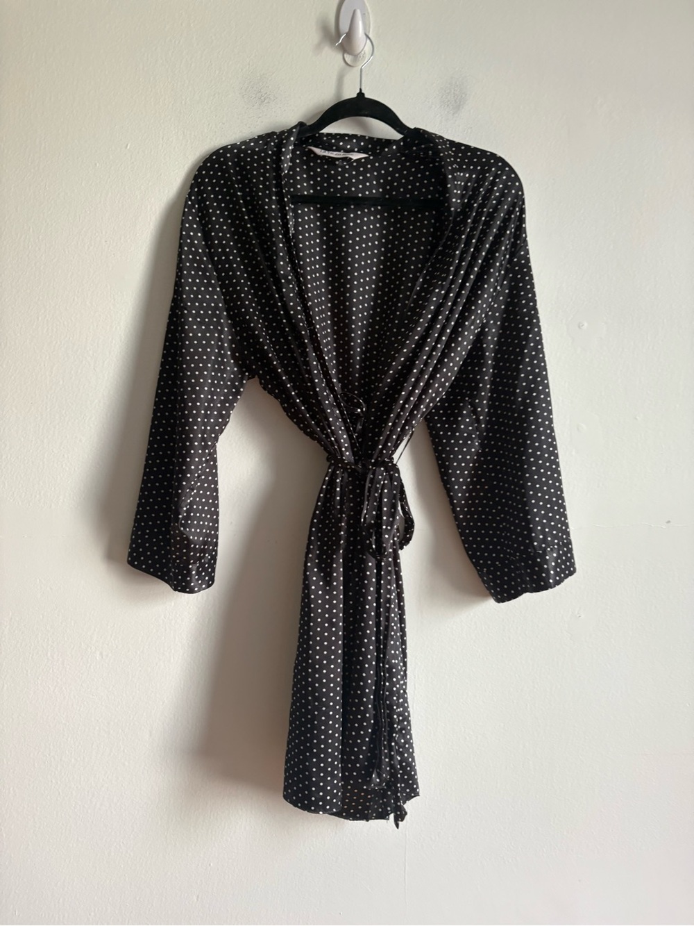 La Vie En Rose Sz S-M Black Satin Polka Dots Belted Robe - Picture 4 of 8
